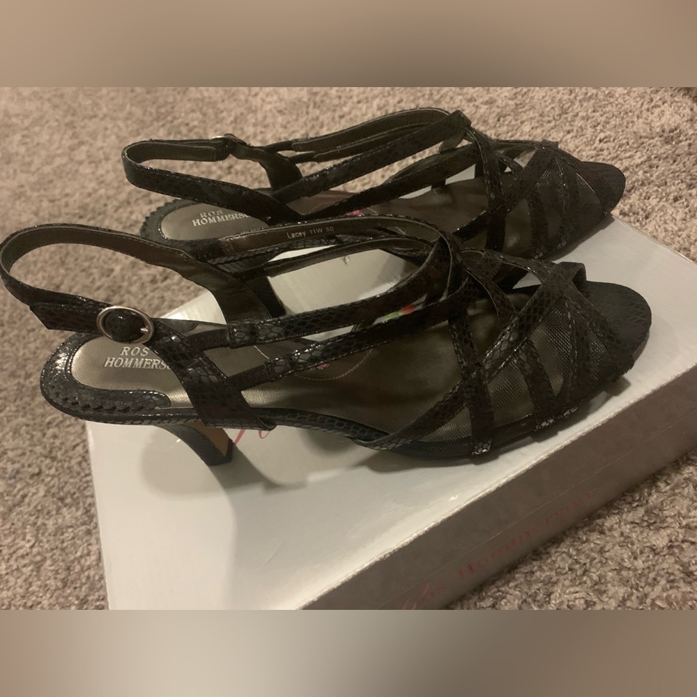 Super nice quality Black heels, similar to “ alligator” texture.